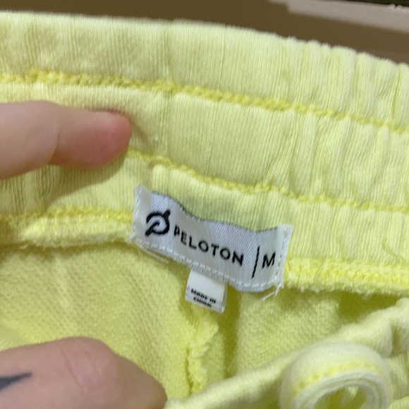 Peloton Yellow Raw Hem Lounge Set Size Medium - Picture 8 of 11